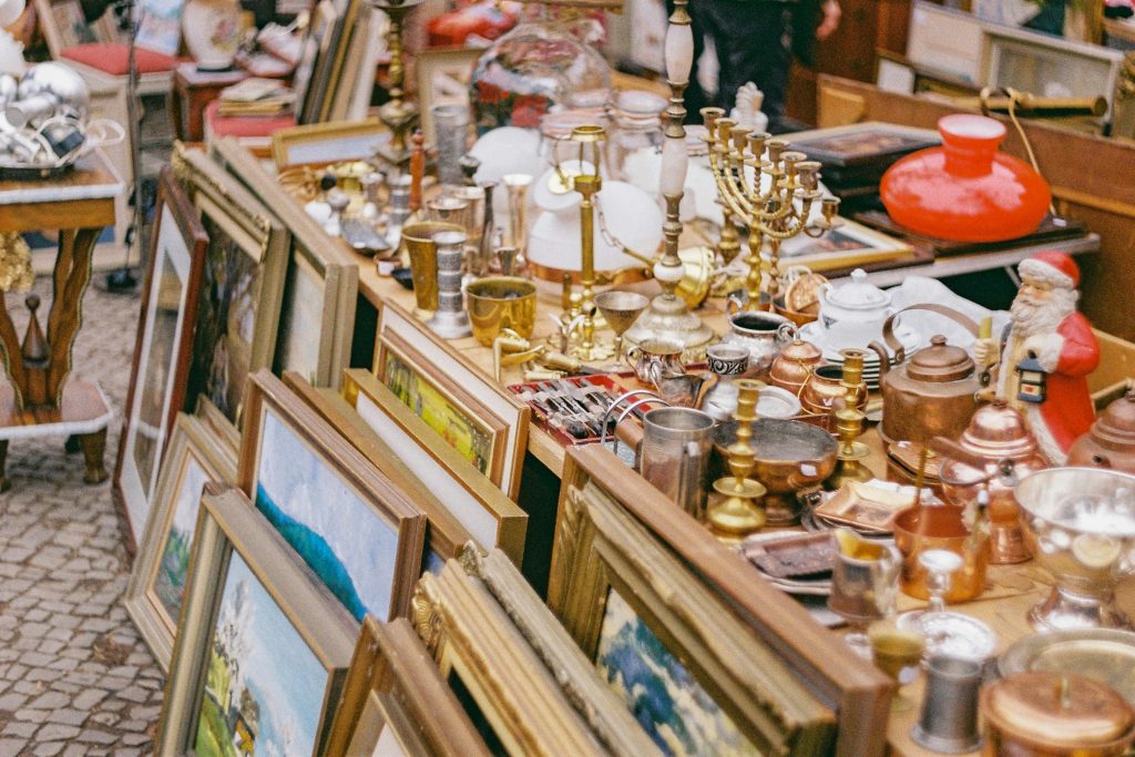 nikola-duza-fi6kmznklGQ-unsplash brocante en ligne