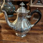 Théière en argent de la maison Christofle du 19e siècle